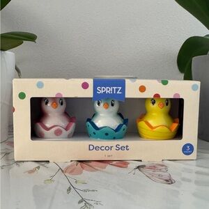 New 3pk Easter Polyresin Bird in Egg Shell.